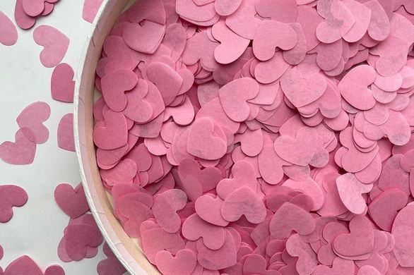 Конфетти тишью сердечки розовые  1,5 см 20 г (141)